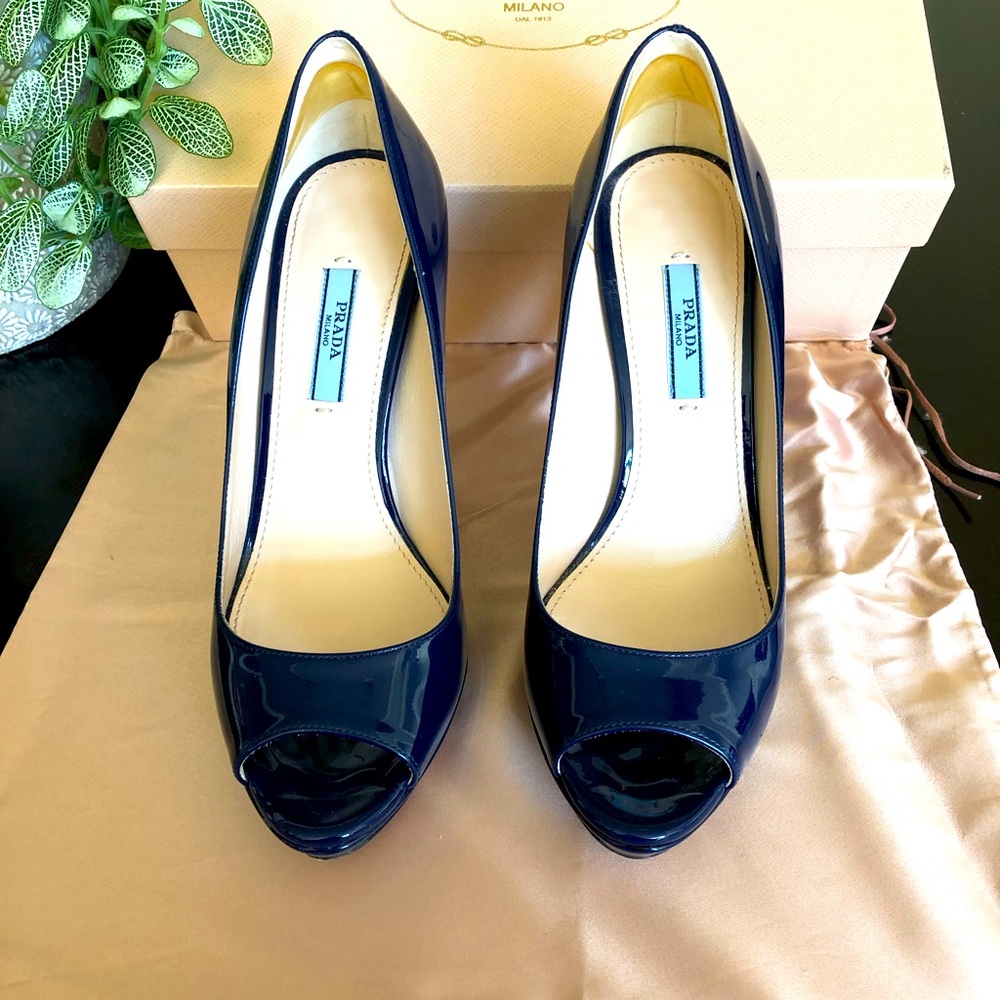 Prada open toe pump in Royal Blue, EU 38 (US 8). 4 1/2“ heel w/ 1/2“ platform. - Picture 2 of 8